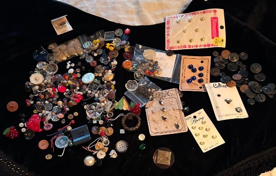 CONTAINER OF VARIOUS BUTTONS