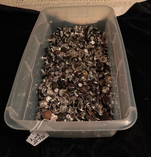CONTAINER OF LOOSE RIVETED SHANKS