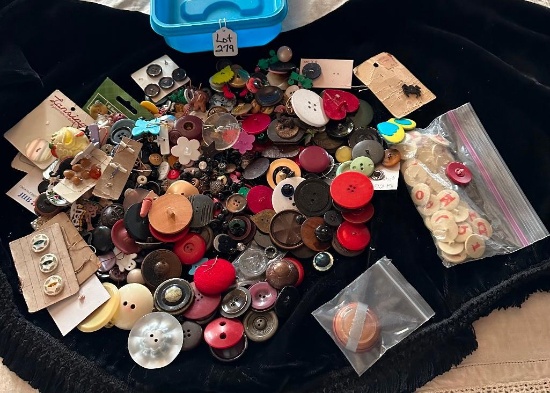 CONTAINER OF VARIOUS BUTTONS