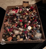 FLAT OF VARIOUS BUTTONS