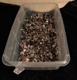 CONTAINER OF LOOSE RIVETED SHANKS