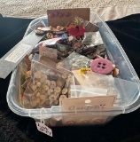 CONTAINER OF VARIOUS BUTTONS