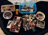 CONTAINER OF VARIOUS BUTTONS