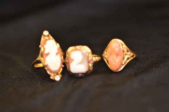 (3) Unmarked cameo rings, 11.66 grams