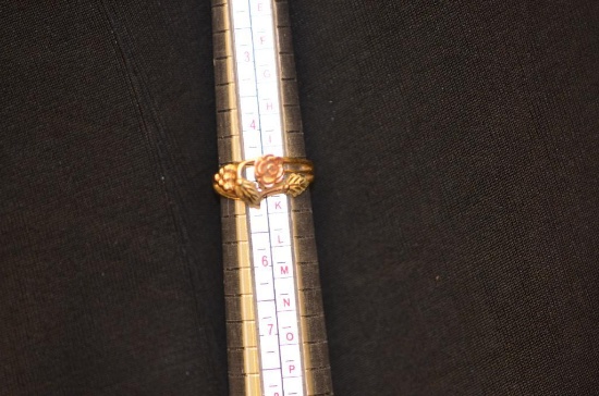 10k Black Hills Gold ring, 2.67 grams