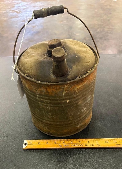 OLD VINTAGE GAS CAN