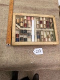 VINTAGE AMERICAN THREAD CO. STAR TWIST COUNTER DISPLAY CASE W/ WOODEN SPOOLS OF THREAD