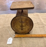 OLD HANSON 60 LB KITCHEN SCALE - APPEARS TO FUNCTION