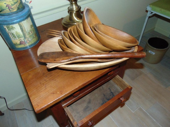 Wooden bowls & spoons
