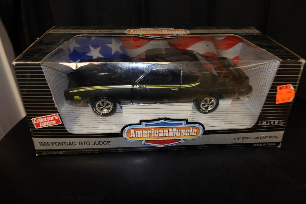 1969 Plymouth GTX 1:18 Scale American Muscle Ertl Collectibles Diecast  Metal Car