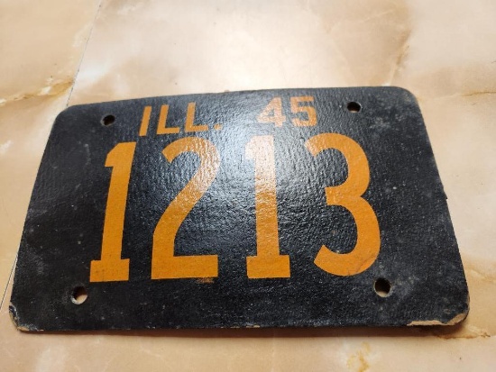 Vintage 1945 Illinois soy license plate