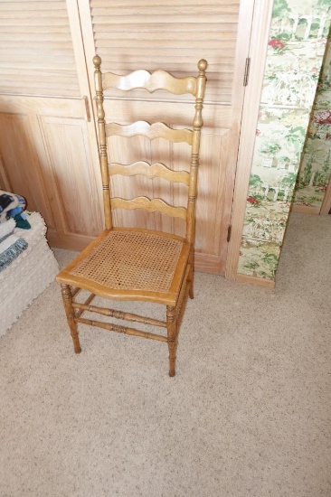 Single upright Gentleman's Chair