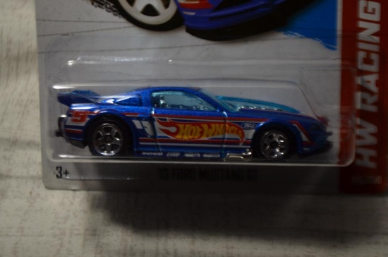 Hot Wheels Racing 13 Ford Mustang GT