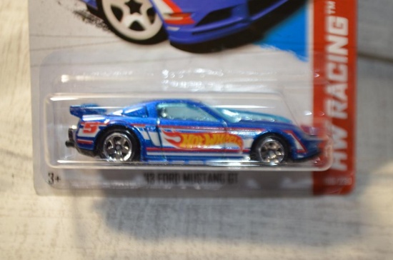 Hot Wheels Racing 13 Ford Mustang GT