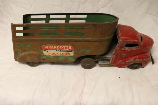 24 inch long Wyandotte Early Truck and Trailer