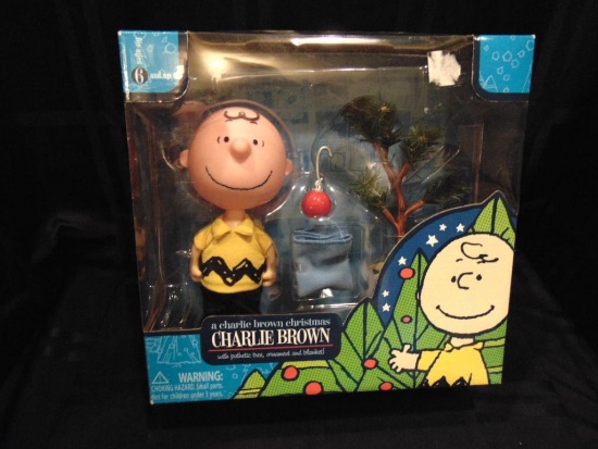 Peanuts, Charlie Brown w/ Tree, Ornament & Blanket