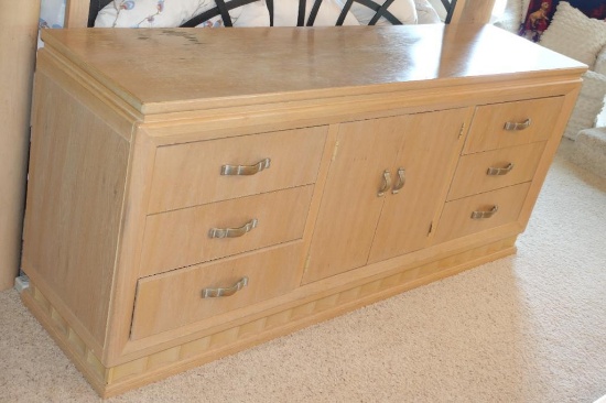 6-Drawer dresser, Has Cabinet with pull out storage drawers