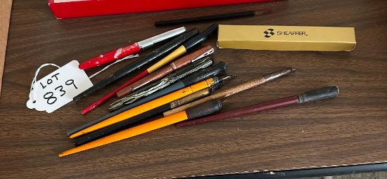 FLAT LOT OF VINTAGE FOUNTAIN PENS