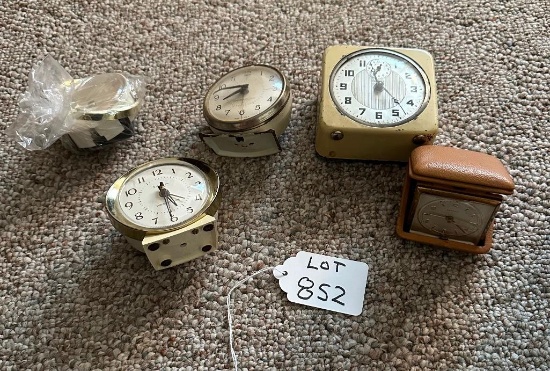 LOT OF VINTAGE ALARM CLOCKS INCLUDING WESTCLOX BABY BEN, CASCADE & MORE