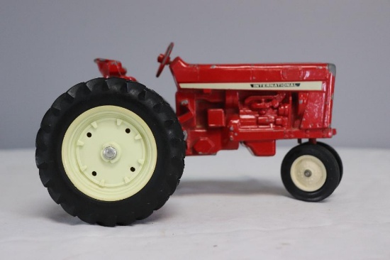 Vintage Ertl International 1/16 scale Die-Cast Tractor/Dauls