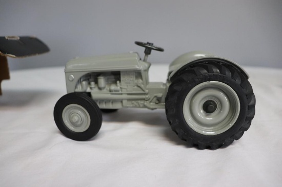 Ertl Ford 9N 1/16 Die-Cast Tractor