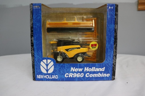 Ertl New Holland 1/64 scale CR960 Combine