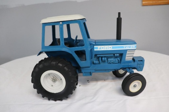 Ertl Ford TW-20 1/12 scale Tractor Die-Cast