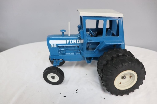 Ertl Ford 9600 1/12 scale Tractor w/ Cab and Duals Die-Cast