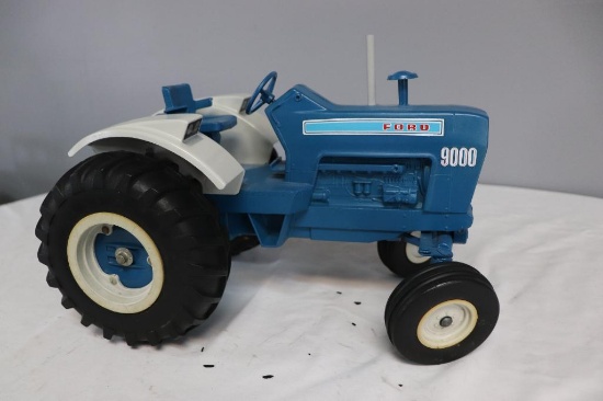 Ertl Ford 9600 1/12 scale Tractor Die-Cast