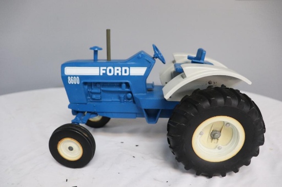 Ertl Ford 8600 1/12 scale Tractor Die-Cast