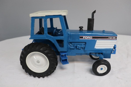 Ertl Ford TW-25 1/16 scale Tractor w/Cab Die-Cast