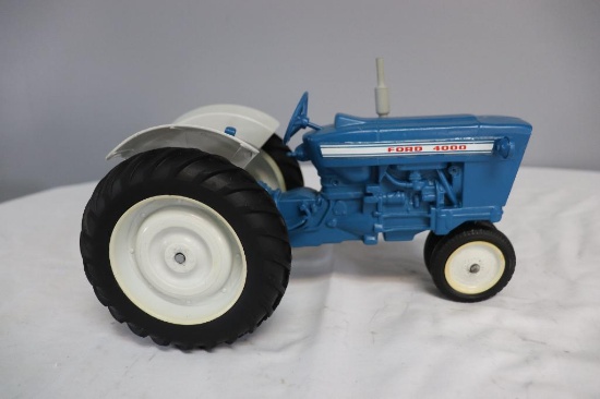 Ertl Ford 4000 1/16 scale Tractor Die-Cast