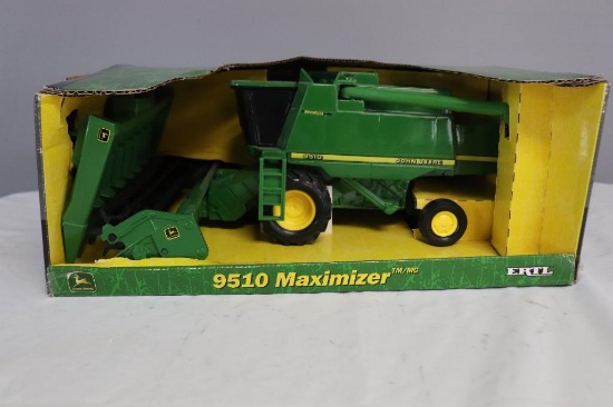Ertl John Deere 9510 Combine 1/16 scale Die-Cast