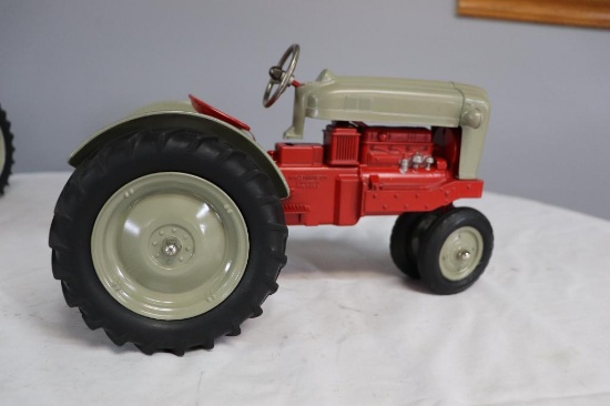 Vintage Hubley Kiddie Toy 1/12 scale Die-Cast Tractor