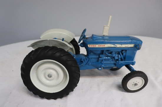 Ertl Ford 4000 1/16 Scale Die-Cast Tractor