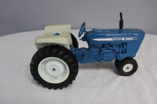 Ertl Ford 4600 1/16 Scale Tractor Die-Cast