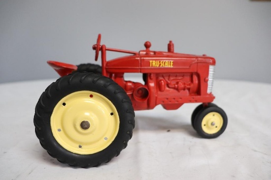 Vintage Hubley Jr. Farmall "H" 1/16 scale Die-Cast