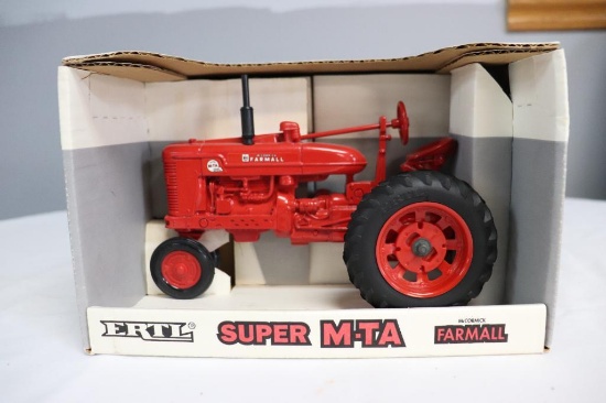 Ertl Super M/TA 1/16 Scale Die-Cast Tractor