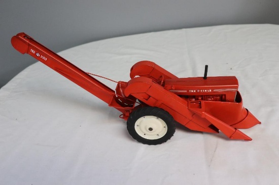 Tru Scale 1/16 Scale Die-Cast Tractor with 2 Row Corn Picker