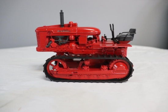 Ertl Farmall Bulldozer 1/16 Scale Die-Cast