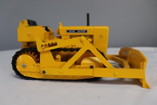 John Deere 1/16 Scale Die-Cast Bulldozer
