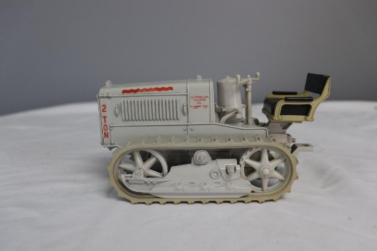 Ertl 1/16 Scale Die-Cast Cat 2 ton Bulldozer