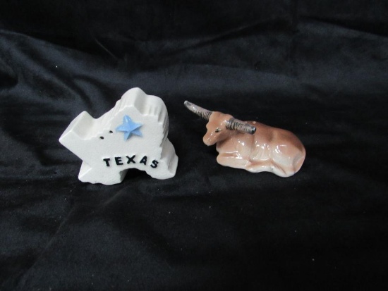 Vintage Victoria Ceramics State of Texas SP Shakers