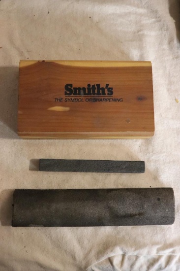 SMITH'S SHARPENING STONE