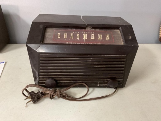 VINTAGE R C A VICTOR RADIO