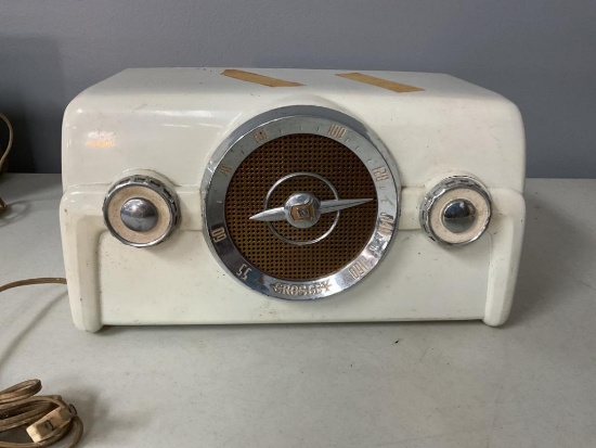 VINTAGE CROSLEY RADIO