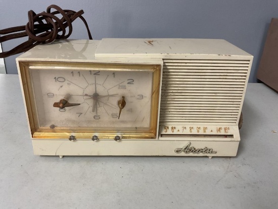 VINTAGE ARVIN RADIO CLOCK