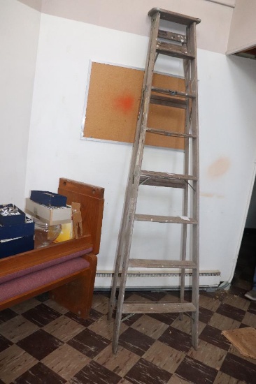 9ft Wooden Step Ladder
