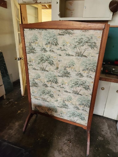 Dressing room divider