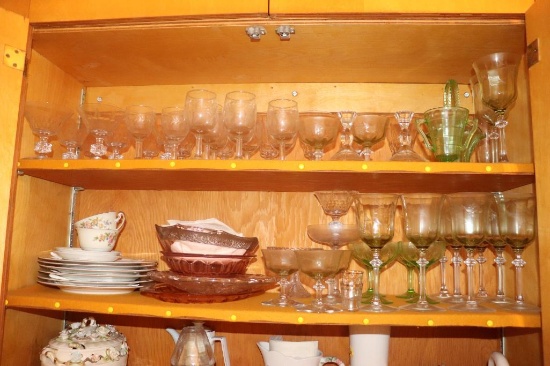 Large quantity of glassware